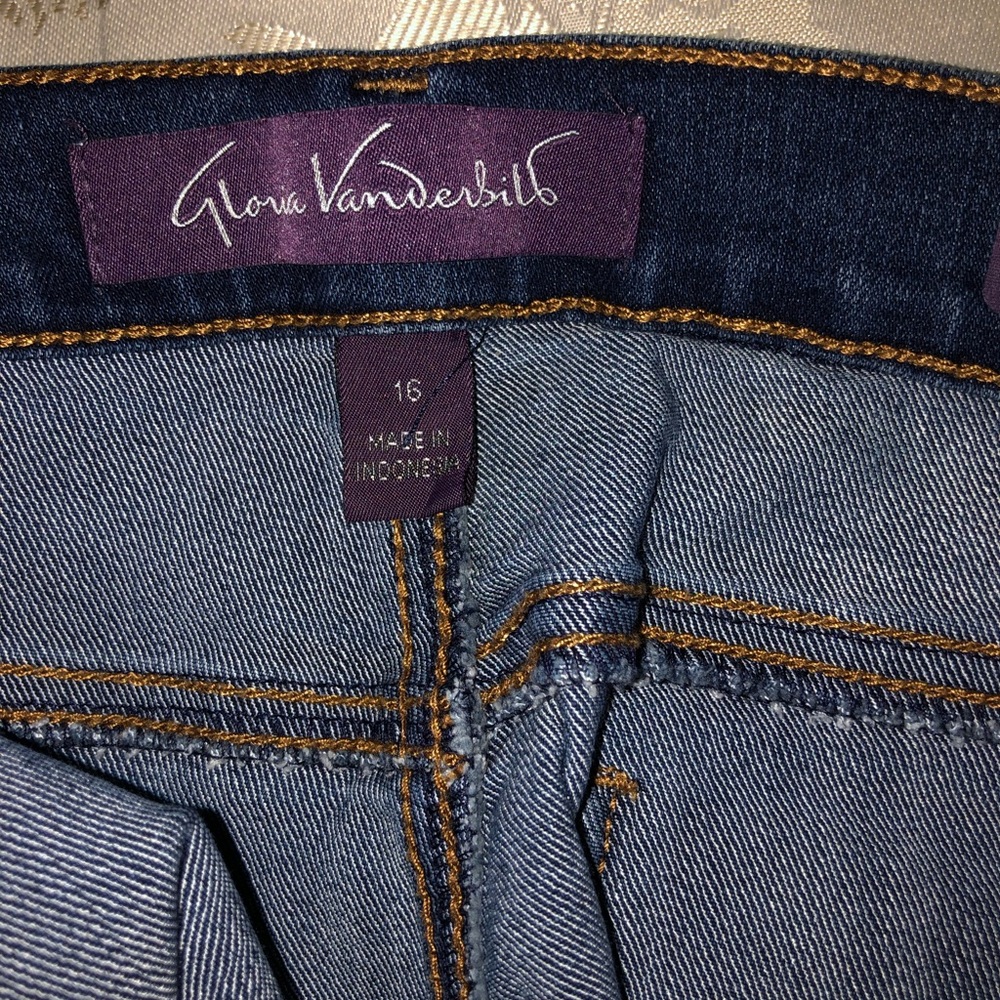 Jeans - Picture 2 of 4